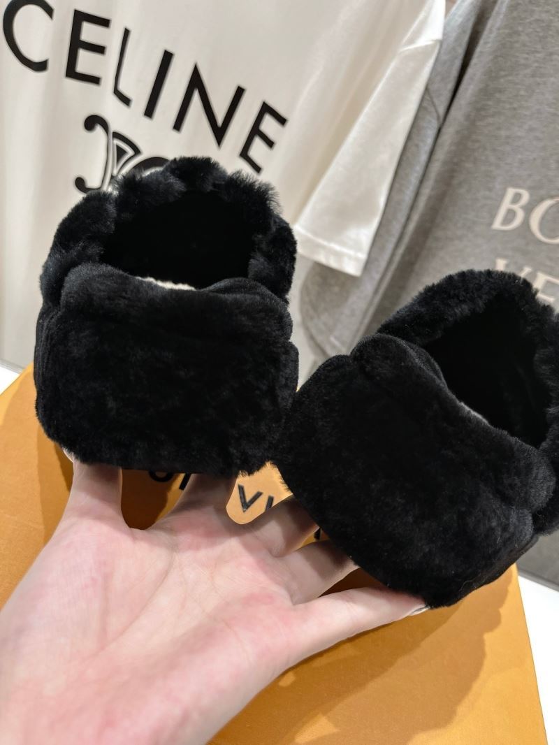 Louis Vuitton Slippers